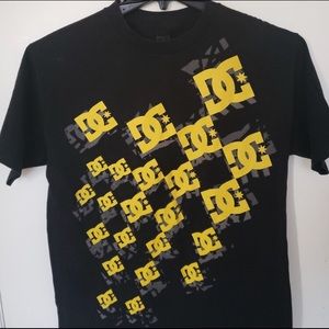Black DC Shoes Graphic T-Shirt. Size: Medium